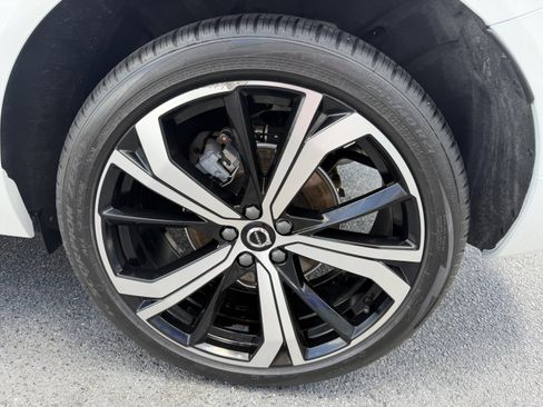 Used 2024 Volvo XC60 B5 Ultimate w/ Protection Package Premier AWD/4WD image 34