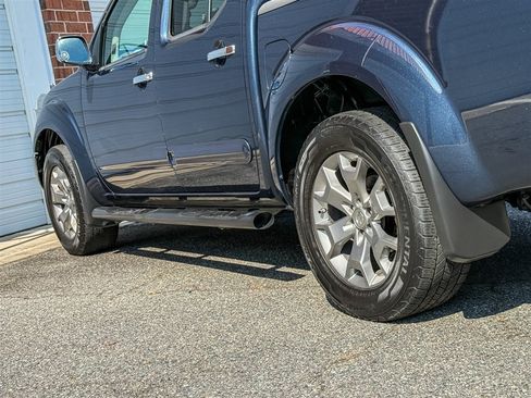 Used 2019 Nissan Frontier SL AWD/4WD image 21