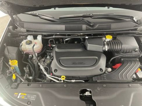 Used 2025 Chrysler Pacifica Limited image 51