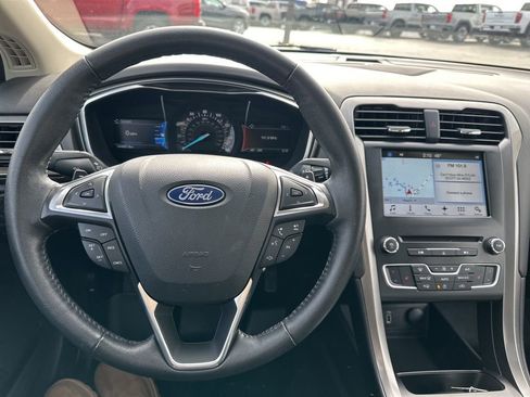 Used 2018 Ford Fusion SE w/ Fusion SE Technology Package image 14