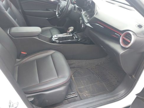 Used 2024 Chevrolet Trax RS w/ Sunroof Package FWD image 12