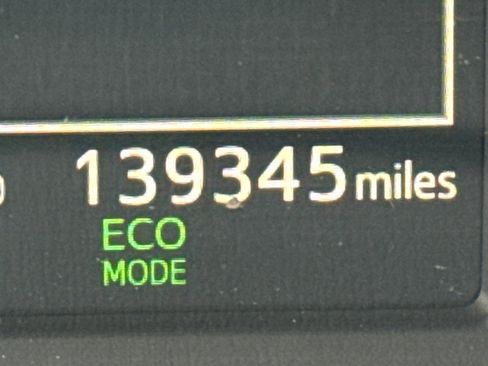 Used 2018 Toyota RAV4 LE image 13