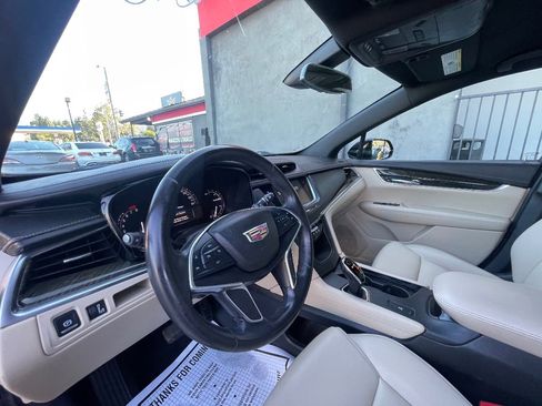 Used 2017 Cadillac XT5 FWD image 10