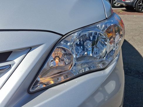 Used 2013 Toyota Corolla LE image 10