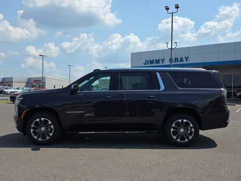 New 2026 Chevrolet Suburban LT w/ Advanced Technology Package AWD/4WD image 2