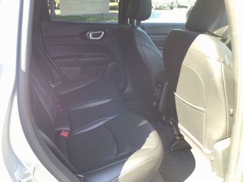 New 2025 Jeep Compass Limited w/ High Altitude Package image 8