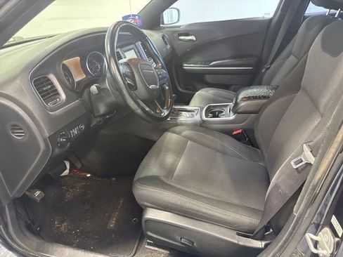 Used 2016 Dodge Charger SE RWD image 12