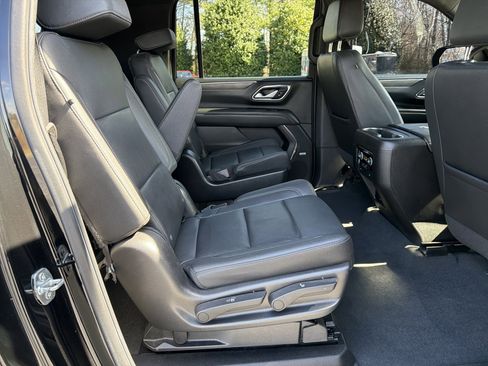 Used 2022 Chevrolet Suburban LT image 15