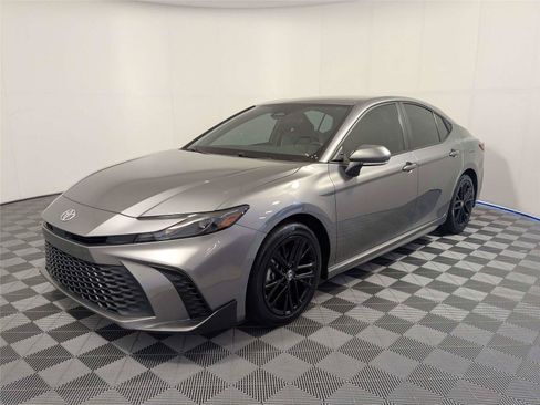 Used 2025 Toyota Camry SE FWD image 2
