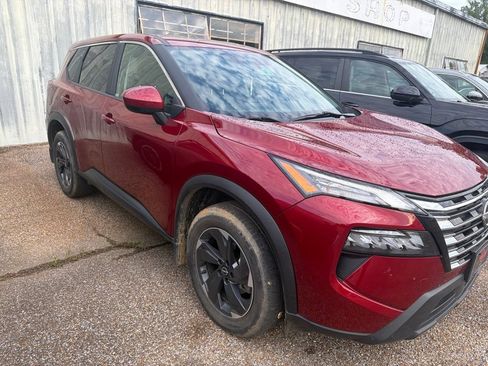 Used 2024 Nissan Rogue SV FWD image 2