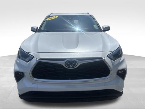 Used 2022 Toyota Highlander XLE AWD/4WD image 8
