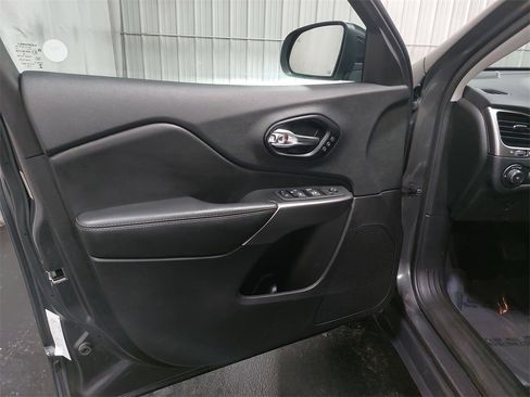 Used 2022 Jeep Cherokee Limited w/ Sun & Sound Group image 53