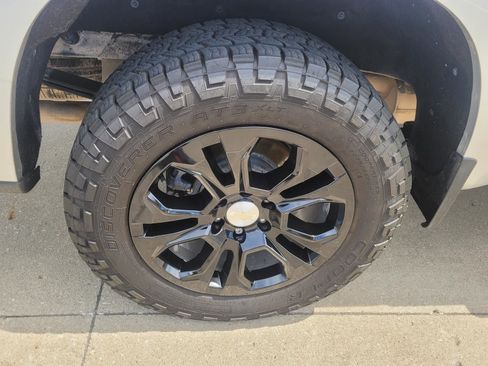 Used 2022 Chevrolet Silverado 1500 LTZ w/ Z71 Off-Road Package image 6