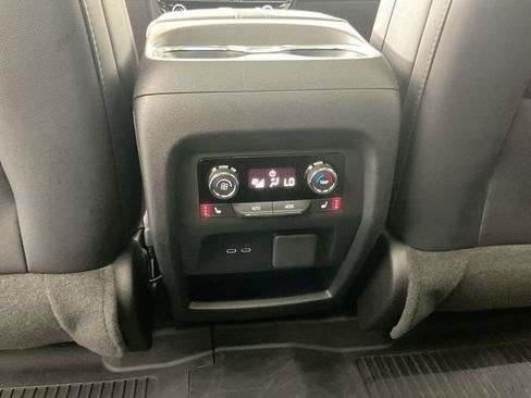 Used 2025 Chevrolet Traverse RS AWD/4WD image 24