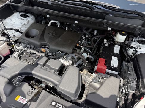 Used 2025 Toyota RAV4 XLE FWD image 33