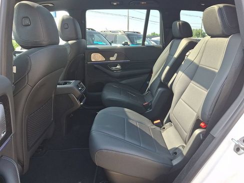 Used 2024 Mercedes-Benz GLS 450 4MATIC image 10