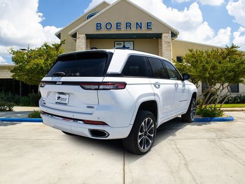 Used 2023 Jeep Grand Cherokee Overland w/ Luxury Tech Group IV AWD/4WD image 5