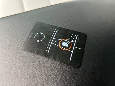 Used 2022 Tesla Model Y Long Range image 33