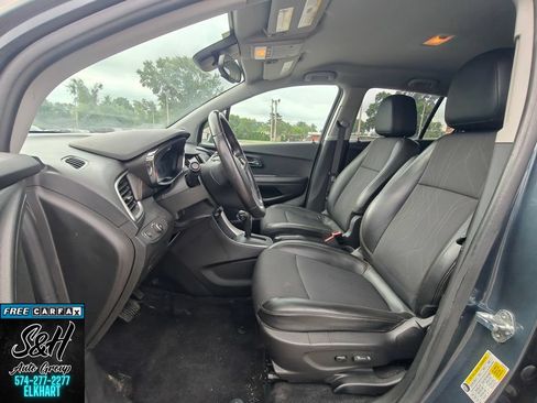 Used 2022 Chevrolet Trax LT w/ Driver Confidence Package AWD/4WD image 19