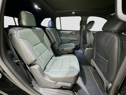 Used 2026 GMC Acadia AT4 w/ Luxury Package image 30