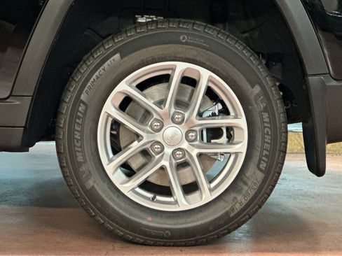 New 2025 Jeep Grand Cherokee L Laredo w/ Luxury Tech Group I image 25