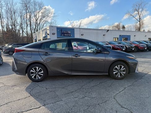 Used 2017 Toyota Prius Prime Plus image 2