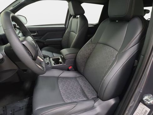 Certified 2025 Toyota Tacoma Limited AWD/4WD image 11