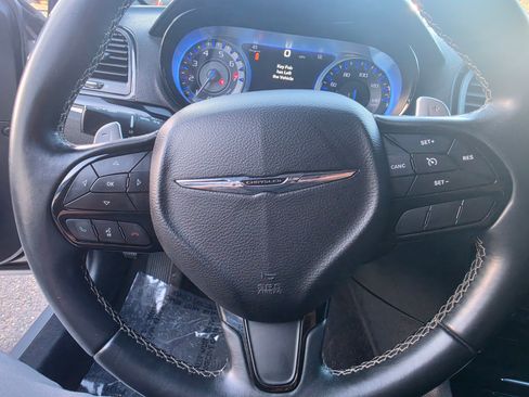 Used 2018 Chrysler 300 S RWD image 14