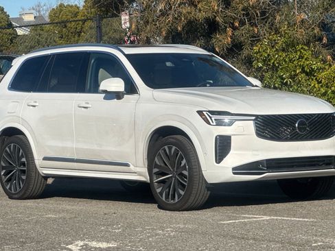 New 2026 Volvo XC90 B6 Plus w/ Protection Package Premier image 9