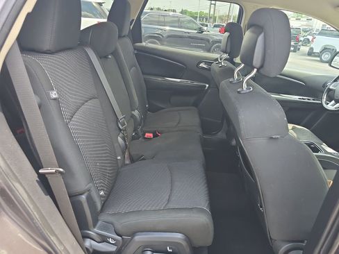 Used 2020 Dodge Journey SE w/ SE Popular Equipment Group FWD image 15