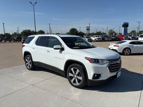 Used 2021 Chevrolet Traverse LT w/ LT Premium Package AWD/4WD image 9