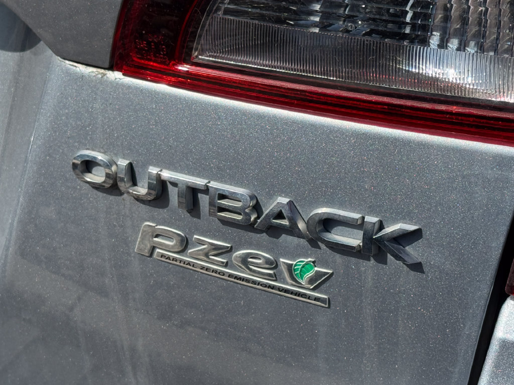 Used 2016 Subaru Outback 2.5i Premium AWD/4WD image 8