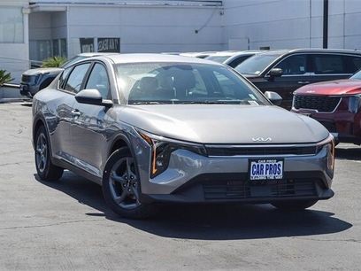 New 2025 Kia K4 LXS