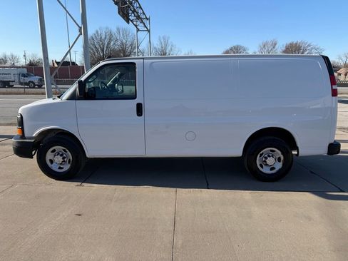 Used 2016 Chevrolet Express 2500 RWD image 7