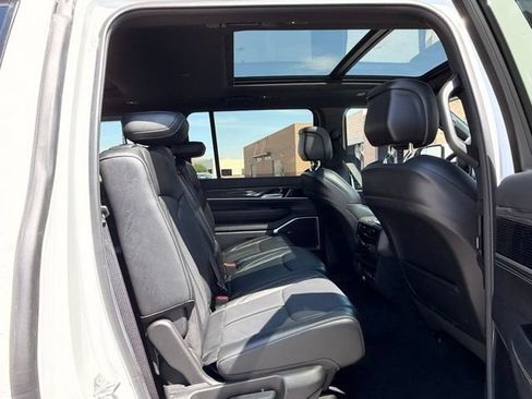 Used 2022 Jeep Wagoneer Series II w/ Premium Group I AWD/4WD image 17