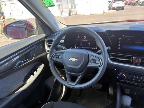 Used 2025 Chevrolet TrailBlazer LT FWD image 28