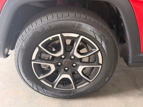 Used 2025 Jeep Compass Trailhawk AWD/4WD image 18
