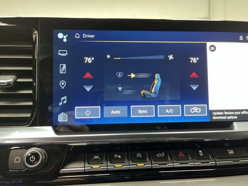 Certified 2024 Chevrolet Silverado 1500 High Country w/ Technology Package image 21