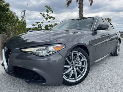 Used 2017 Alfa Romeo Giulia RWD image 1