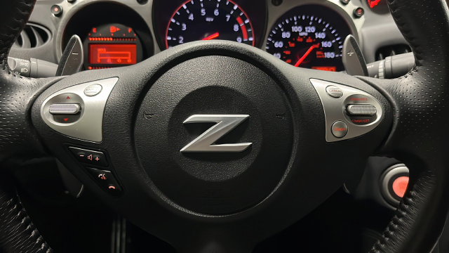 Used 2016 Nissan 370Z Coupe RWD image 14