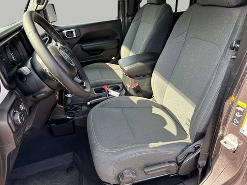 Used 2025 Jeep Wrangler Unlimited Sport AWD/4WD image 16