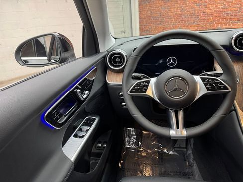 New 2025 Mercedes-Benz GLC 350e 4MATIC image 13