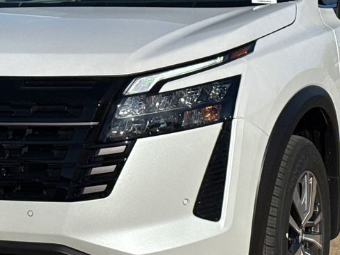 New 2026 Nissan Pathfinder SL image 5