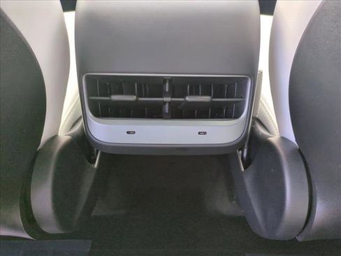 Used 2022 Tesla Model Y Performance image 18