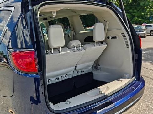 Used 2017 Chrysler Pacifica Limited w/ UConnect Theater Package FWD image 57