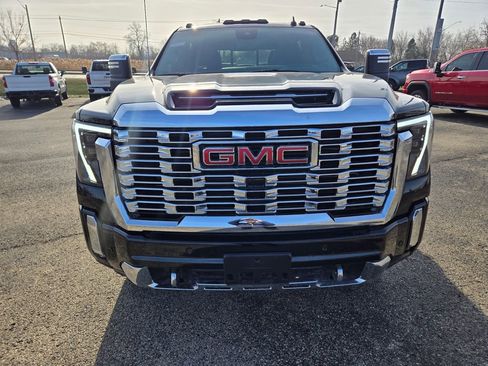 Used 2025 GMC Sierra 2500 Denali image 2