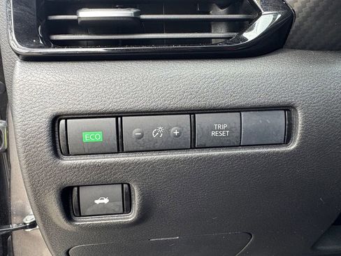 Used 2025 Nissan Sentra SV FWD image 21