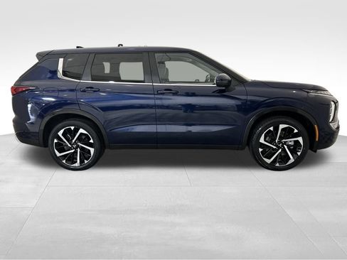 Used 2024 Mitsubishi Outlander SE image 6