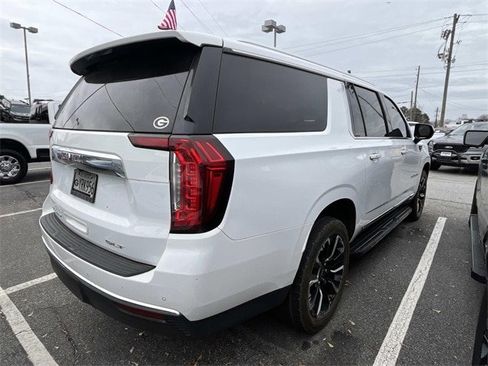 Used 2023 GMC Yukon XL SLT image 5