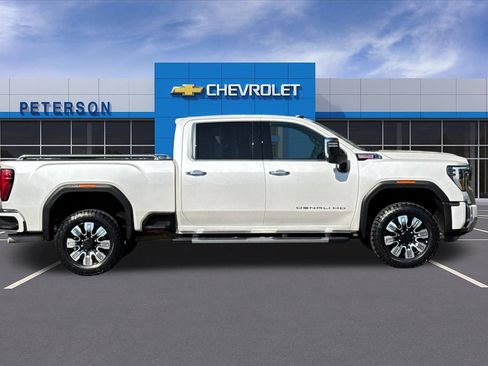 Used 2025 GMC Sierra 3500 Denali w/ Denali Reserve Package AWD/4WD image 3